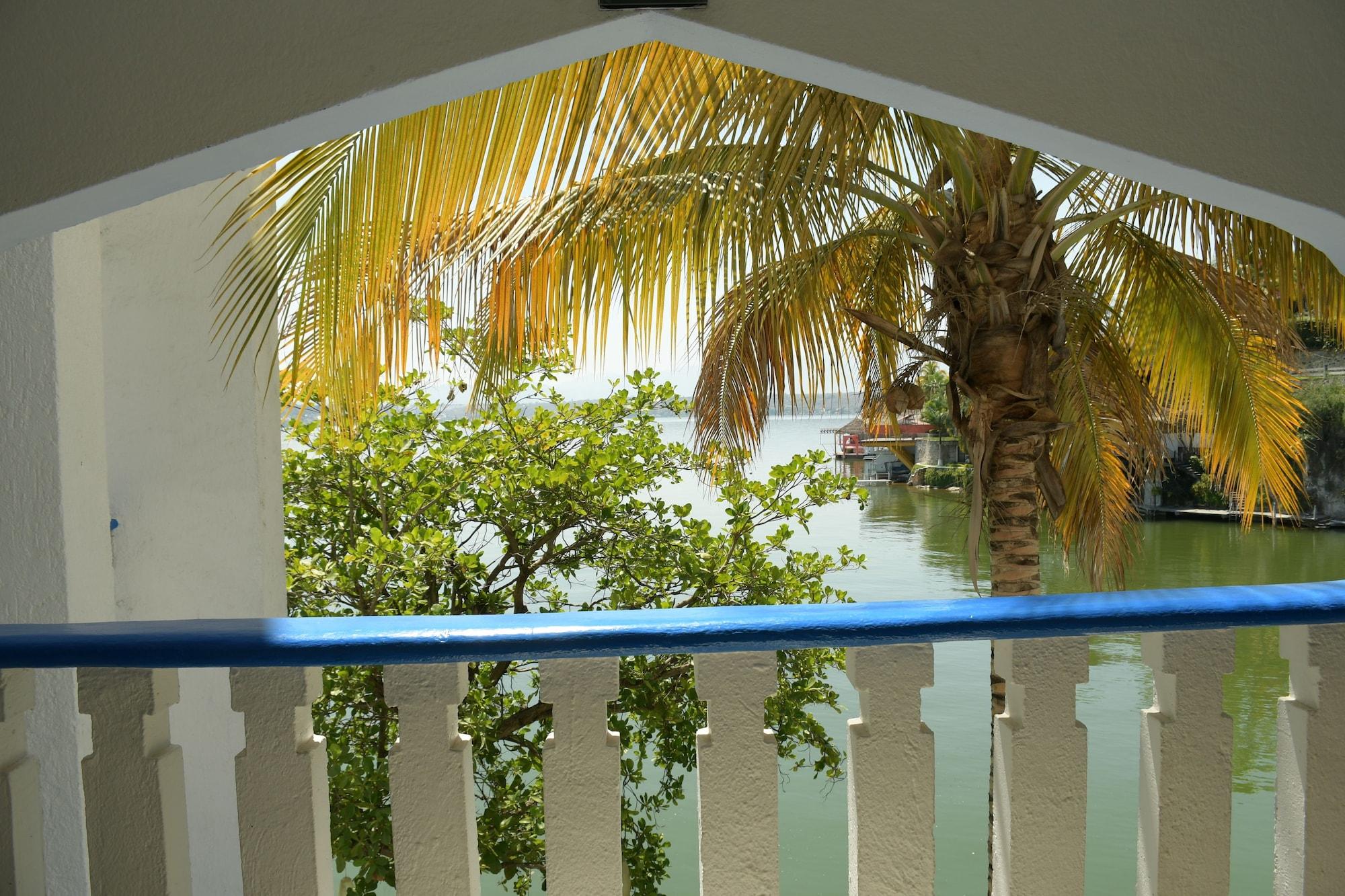 Hotel y Restaurante Villa Bejar Tequesquitengo in Jojutla, Mexico