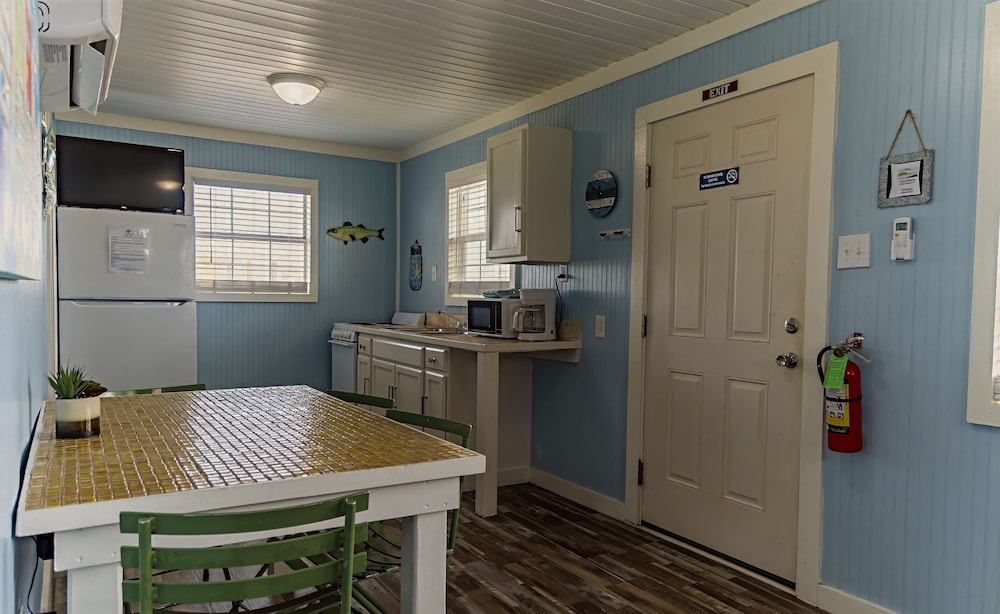 Blue Dolphin Inn and Cottages - photo 44