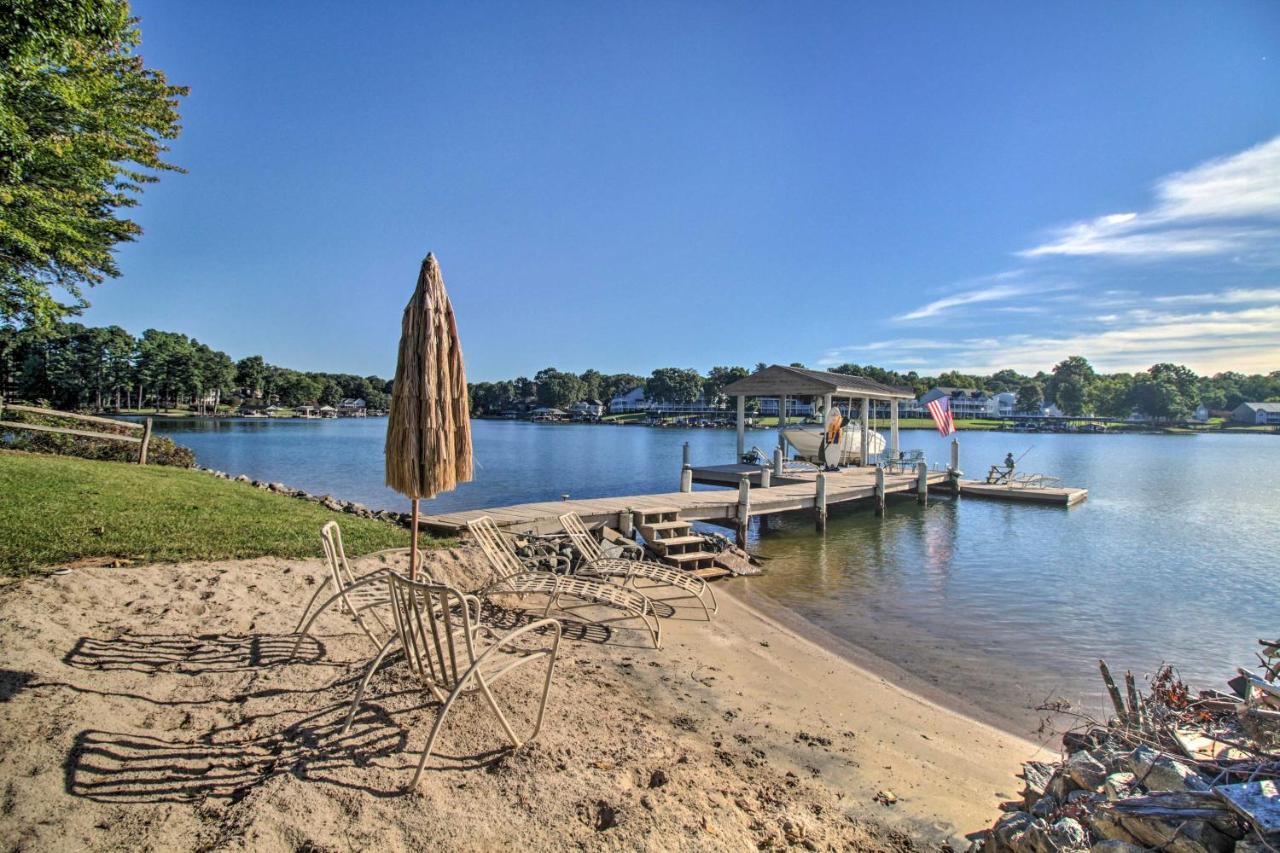 Smith Mountain Lake Retreat With Private Beach 17952713 — Lakes