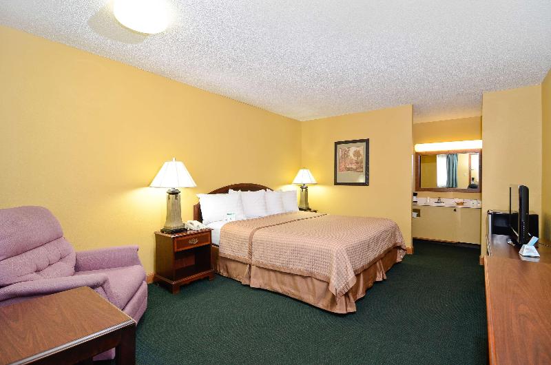 Americas Best Value Inn Iola - photo 14