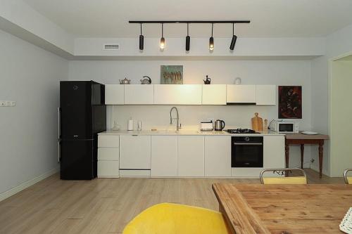 Mtatsminda Cozy Apt: Central & Comfy By Wehost