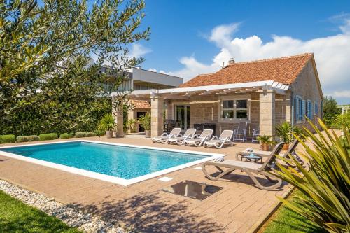 Villa Stina ZadarVillas — 4-Star Luxury Hotel in Sukosan, Croatia