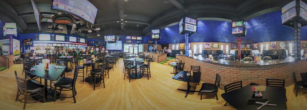 Adventureland Inn - photo 15