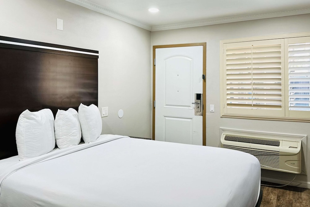 Rodeway Inn National City San Diego South - photo 15