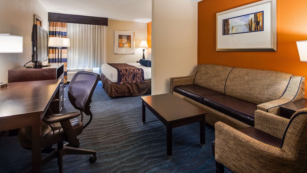 Holiday Inn & Suites Columbia NE Ft Jackson Area by IHG - photo 30