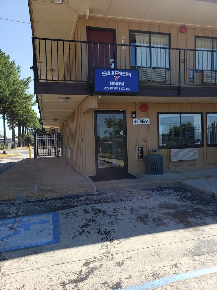 Super 7 Inn in Memphis, United States