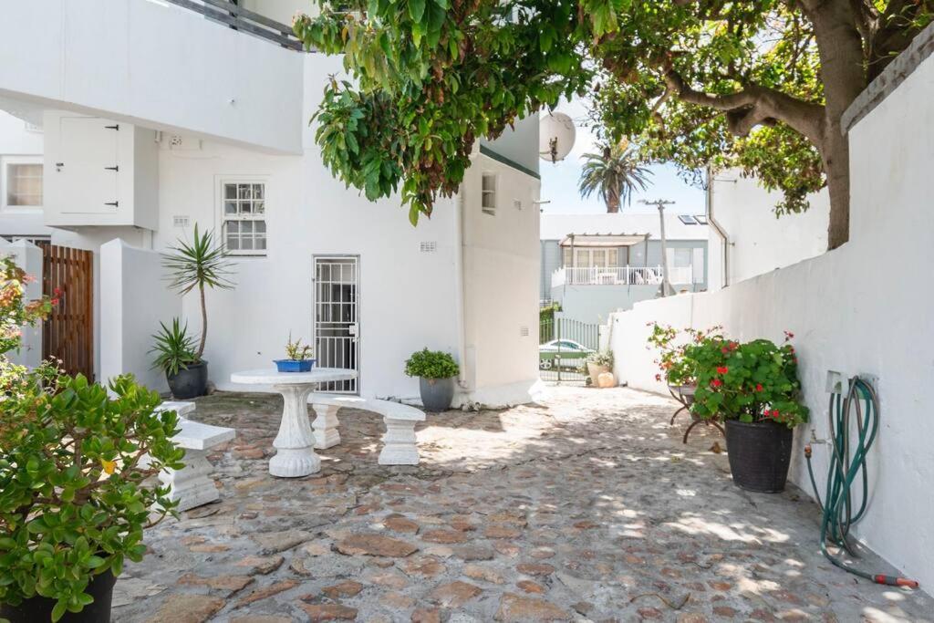 The Old Shop loft apt in the heart of Kalk Bay