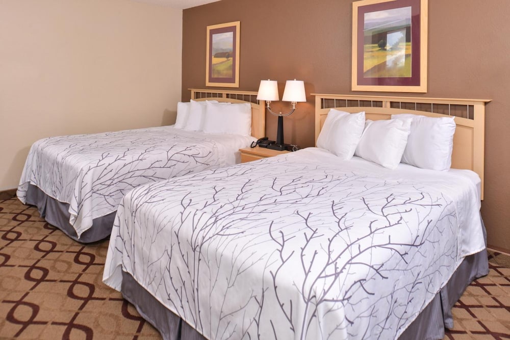 Cottonwood Inn and Conference Center - photo 14