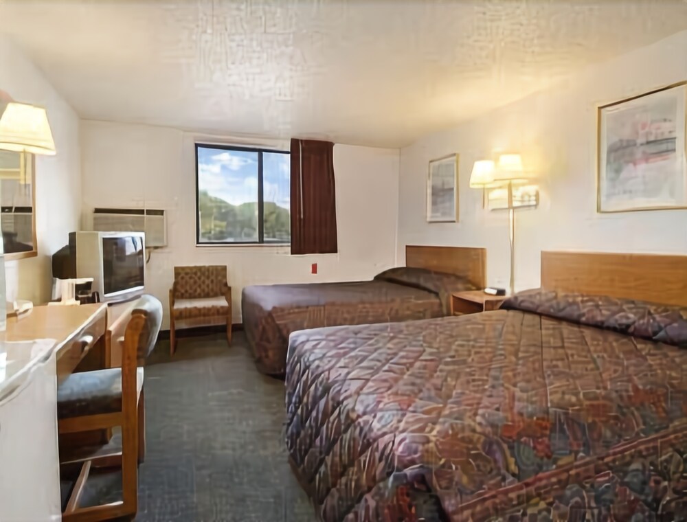 Super 8 by Wyndham Sioux City Morningside Area - photo 4