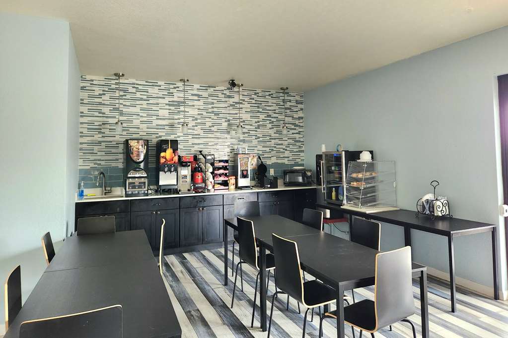 Days Inn by Wyndham Freeport - photo 2