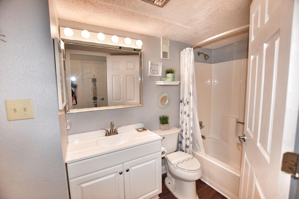 0602 Waters Edge Resort Studio Bedroom Condo by RedAwning - photo 21