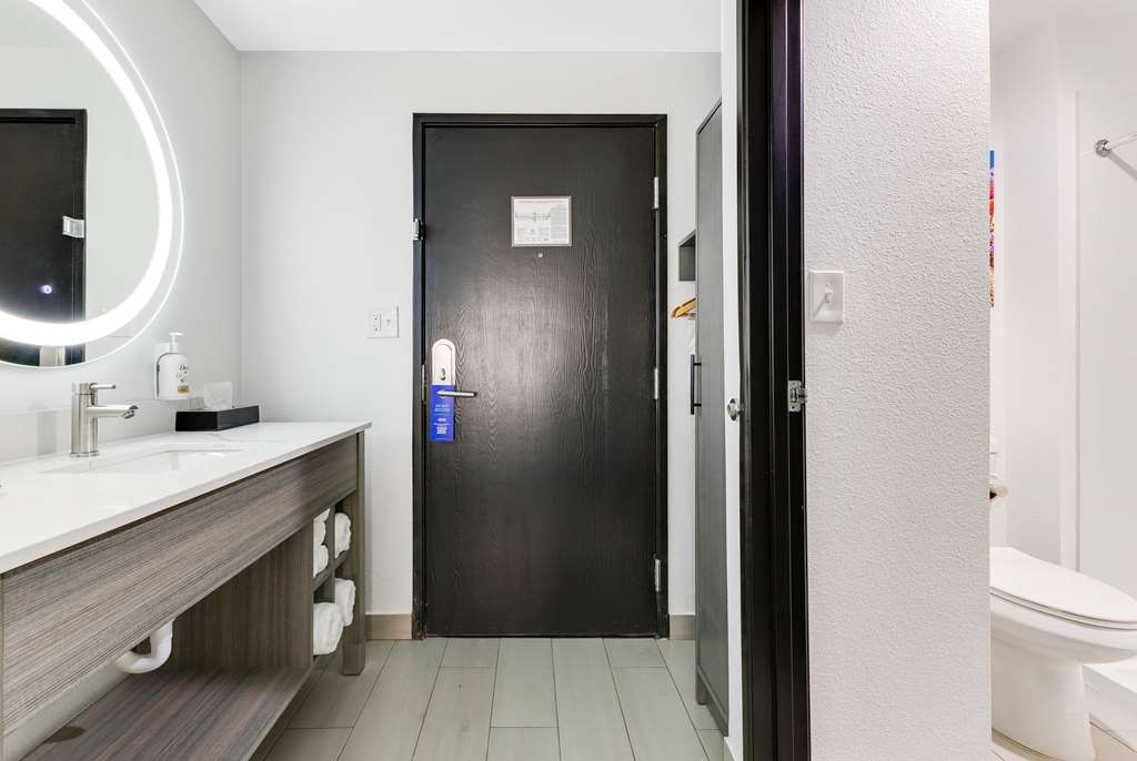 La Quinta Inn & Suites by Wyndham Jacksonville Mandarin - photo 43