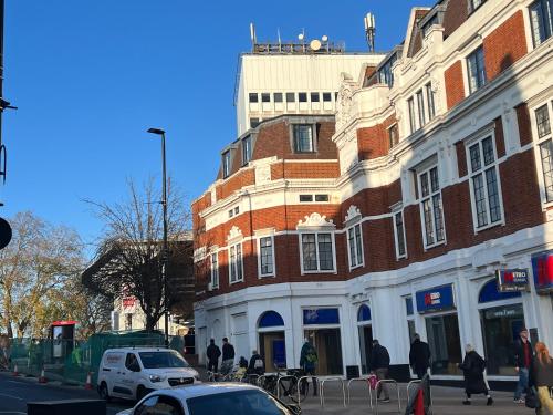 Belvue Serviced Apartment Ealing Broadway — 4-Star Luxury Hotel in Ealing, United Kingdom