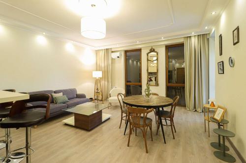 Central and Comfy Tbilisi 1BR Apartment by Wehost
