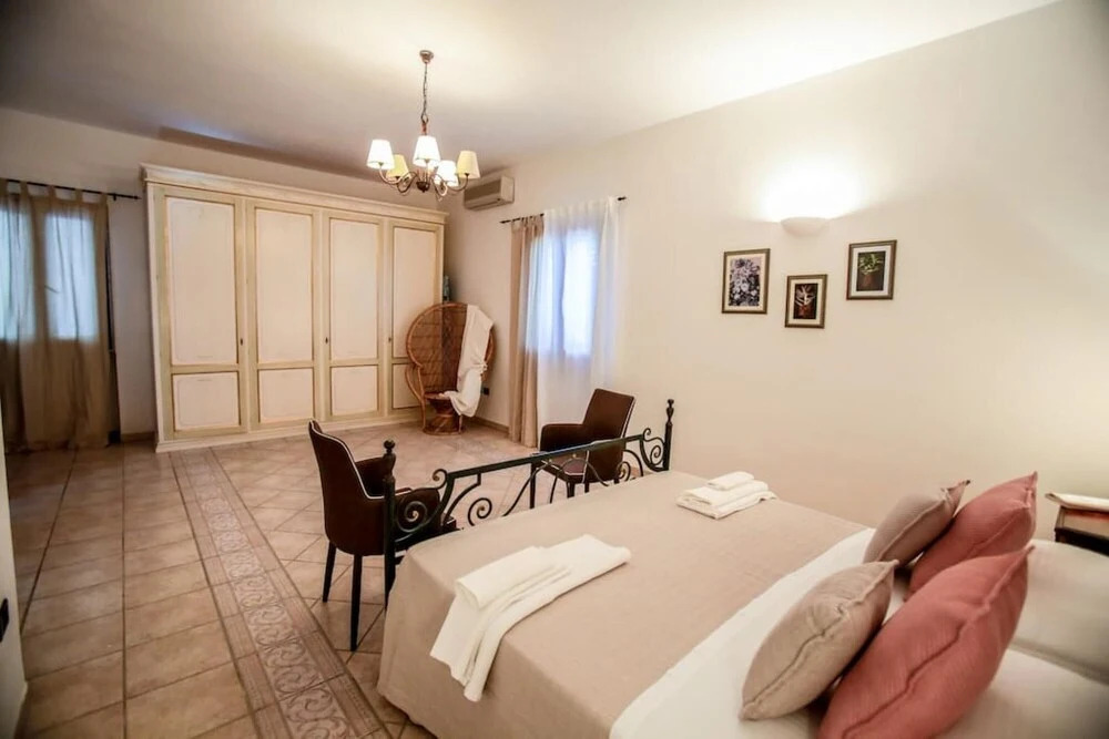 Esclusiva Villa a Ostuni Con Piscina 1km Dal Mare — 4-Star Luxury Hotel in Ostuni, Italy