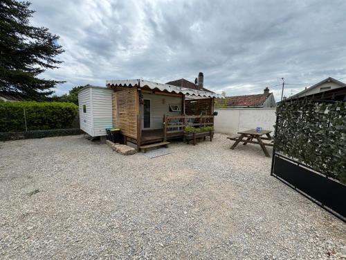 Mobilhome situé côté ville et côté campagne in Beaune, France