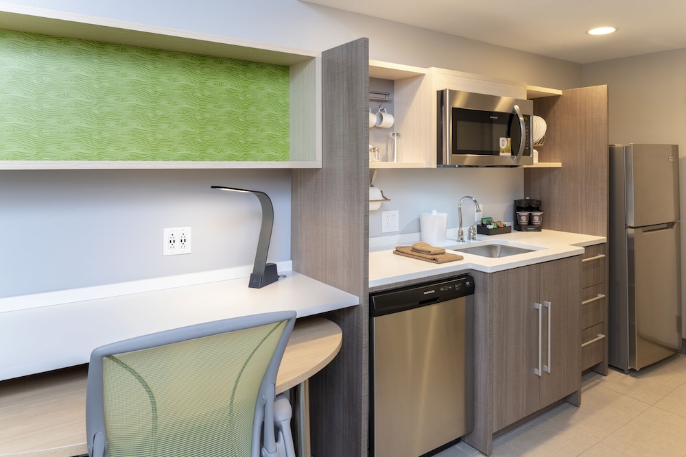 Home2 Suites by Hilton Indianapolis Airport - photo 21