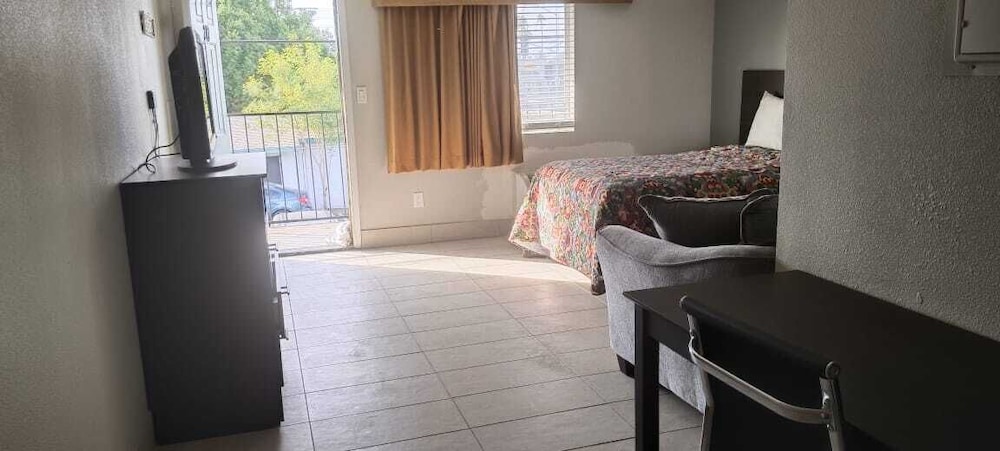 Motel 7 By Oyo Near Phoenix Airport - photo 8