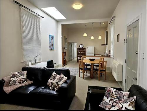 Enjoy stylish living tranquil stroll to river in Nelson, New Zealand