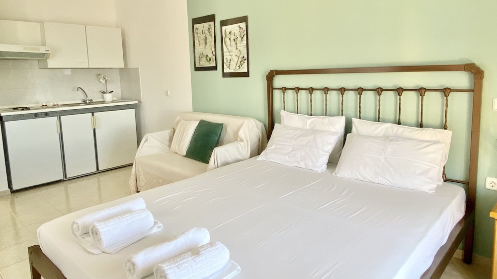 Lianos Apartments — Rovies — photo 3