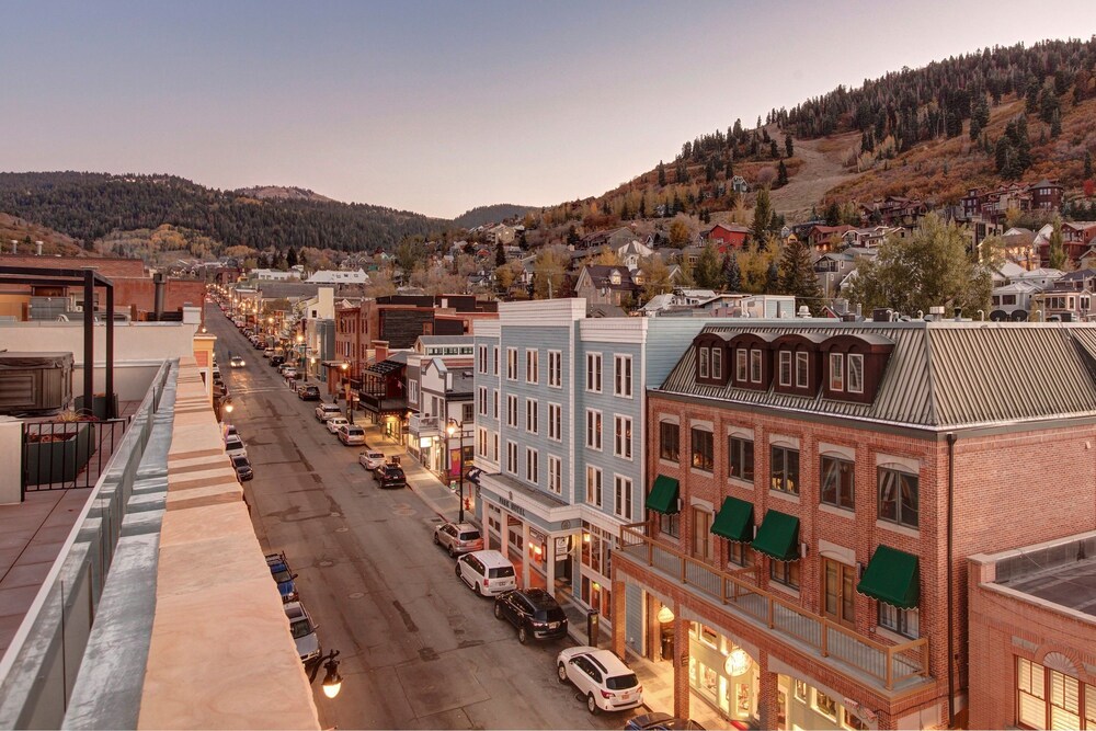 Abode at Sky Silver in Bridgeport, United States