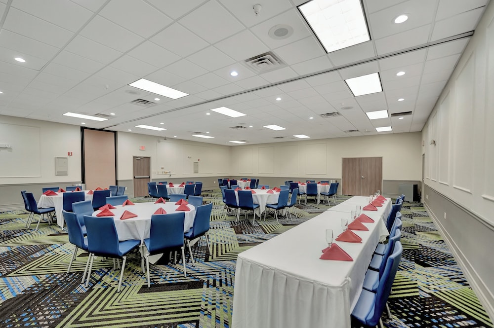 Holiday Inn Express Hotel & Suites Beatrice by IHG - photo 140
