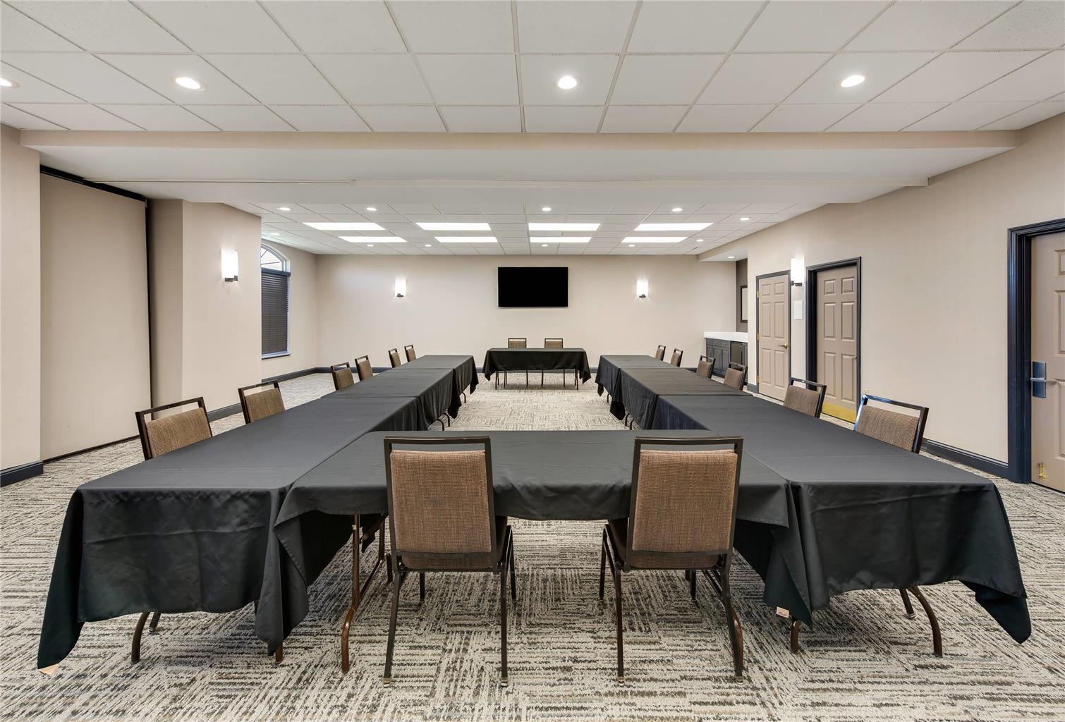 Country Inn & Suites by Radisson Findlay OH - photo 60