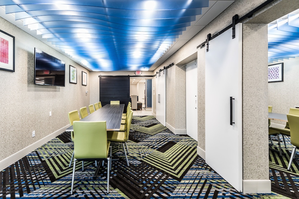 Holiday Inn Express Flint Campus Area by IHG - photo 31