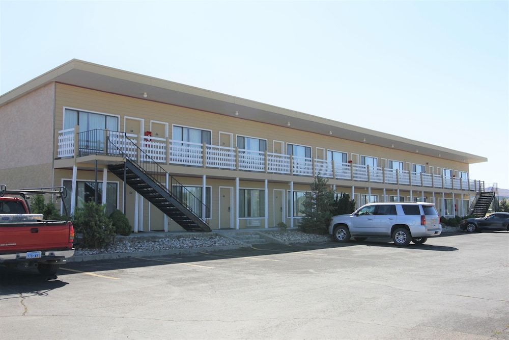 Super 8 by Wyndham Wells - photo 35