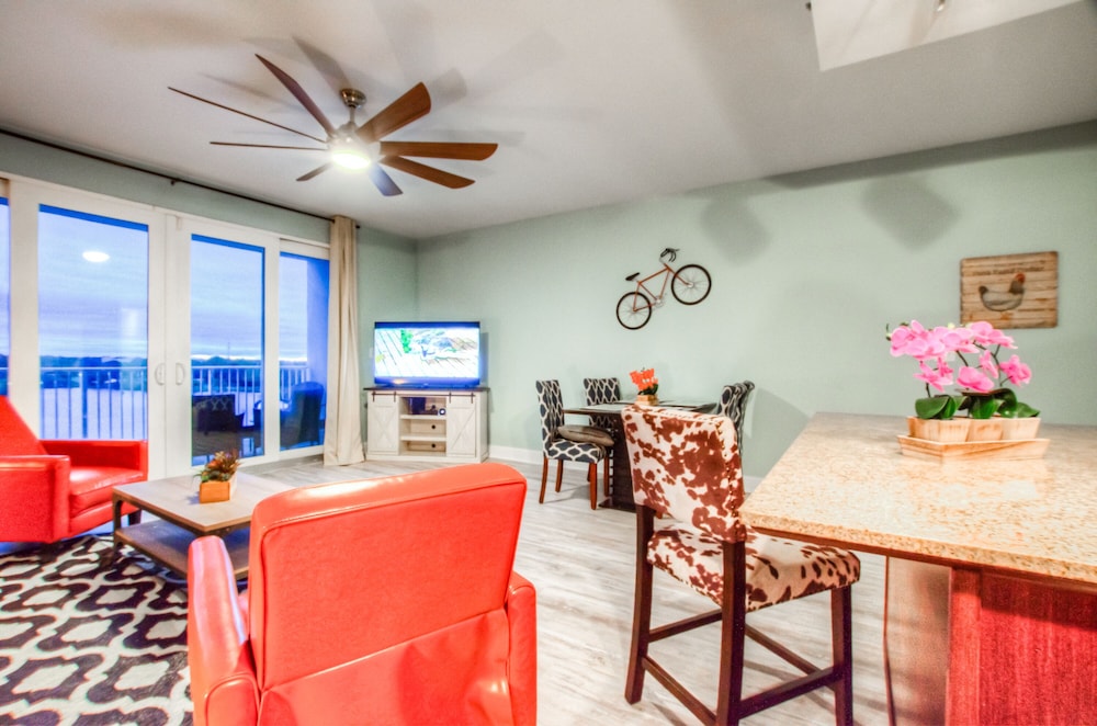Laketown Wharf Resort by Aneliya's Rentals - photo 591