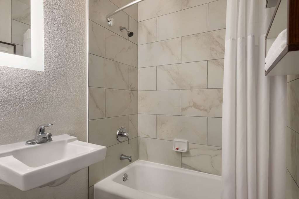 Howard Johnson by Wyndham Appleton - photo 16