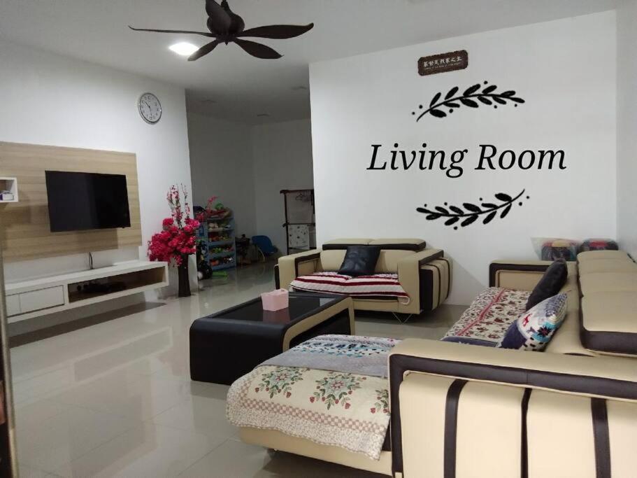 Sakura Homestay 4 bedrooms 14pax Eaton Hills Padang Kerbau Miri — 4-Star Luxury Hotel in Miri, Malaysia