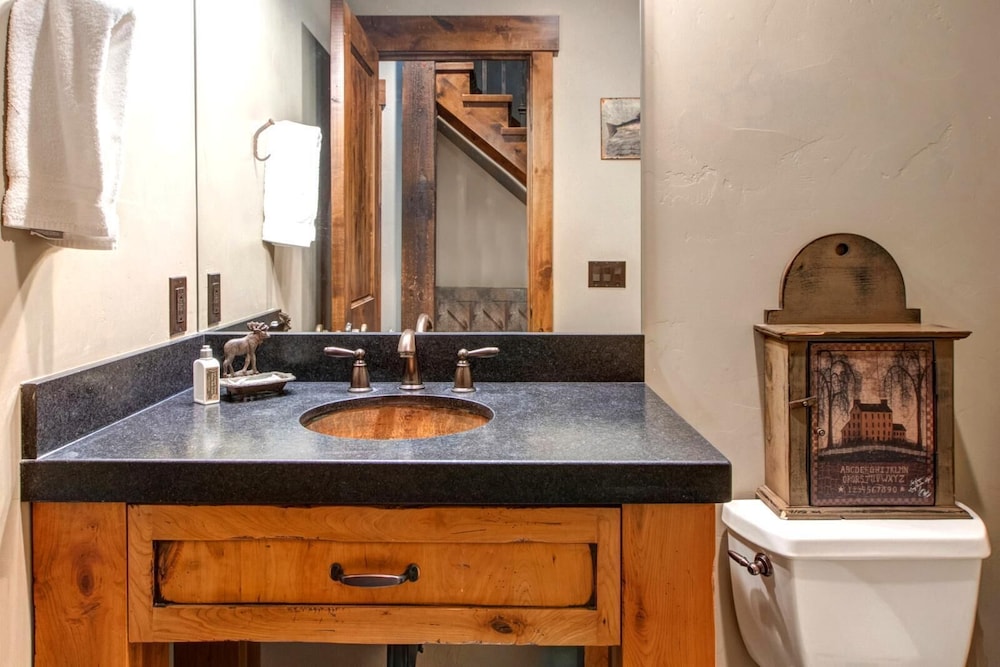 Best Location Steps to Main St Free City Bus to Deer Valley PC Resort Expansive 4 Bedroom Penthouse with Hot Tub BBQ PRH 685 by KBM Resorts - photo 20