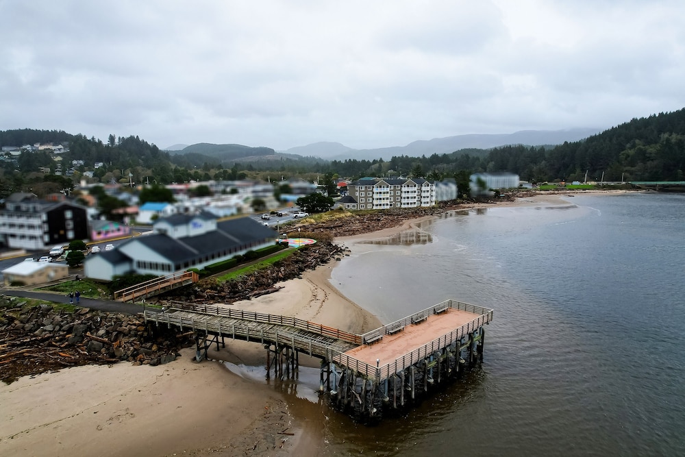 Siletz Bay Beachfront Hotel by OYO Lincoln City - photo 121