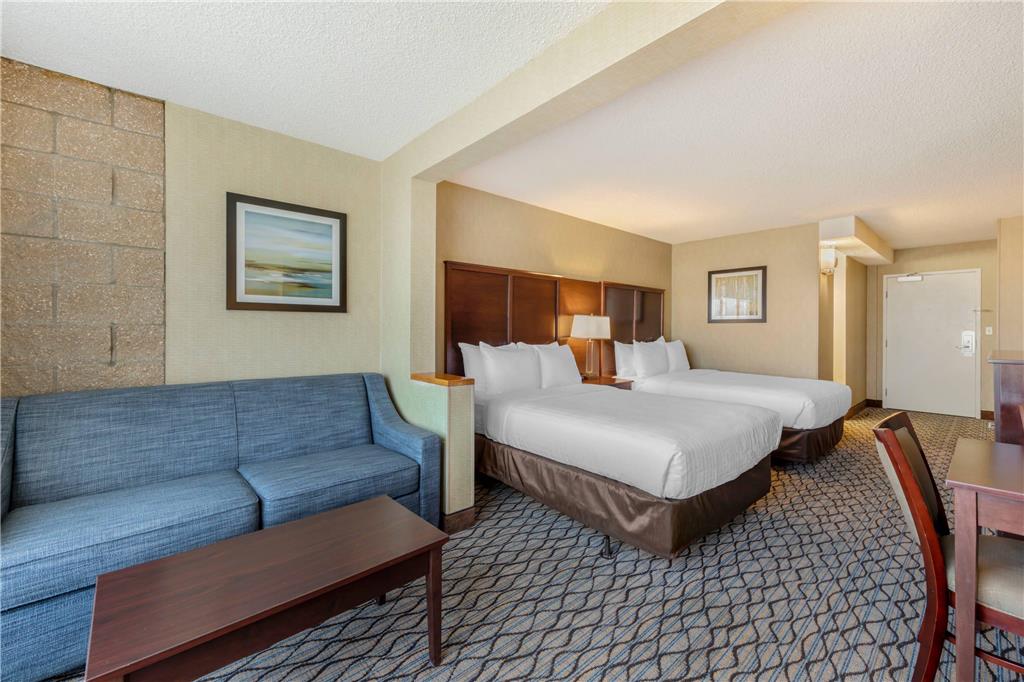 Clarion Hotel Anaheim Resort - photo 26