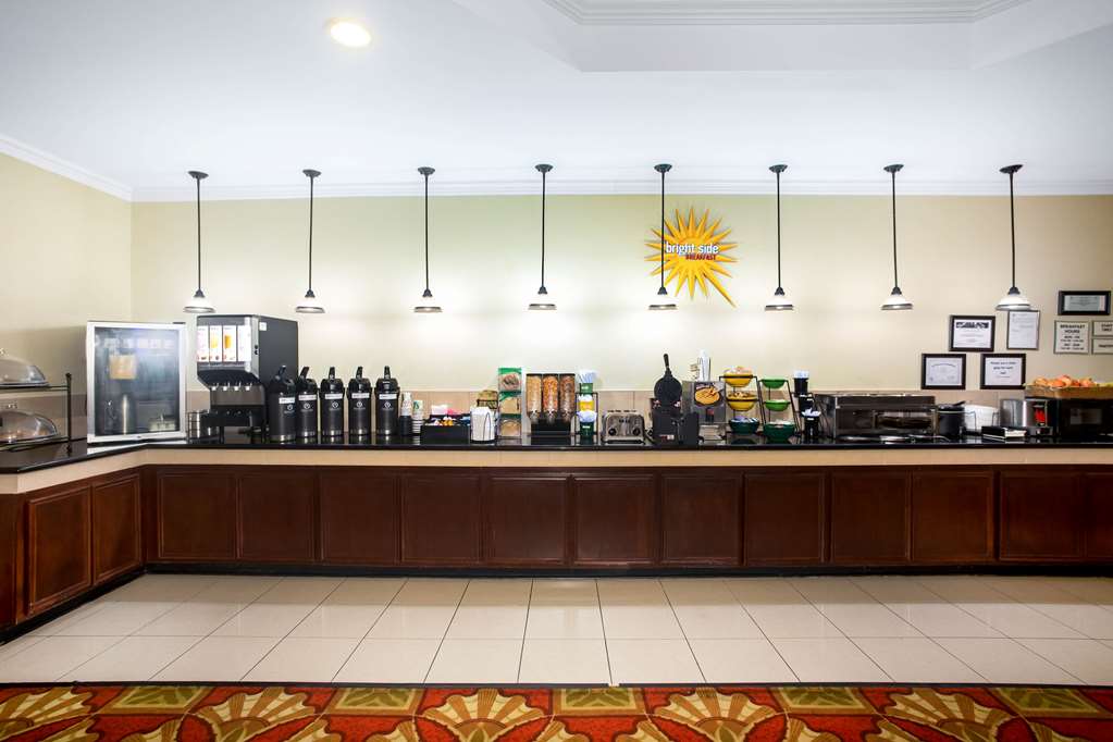 La Quinta Inn & Suites by Wyndham Columbus TX - photo 44