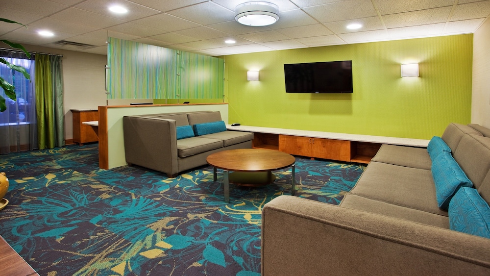 Holiday Inn Express & Suites Kimball by IHG - photo 2