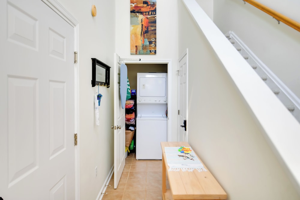 4 Mi to Beach: Lewes Townhome w Ping pong Table — Rehoboth Beach — photo 4