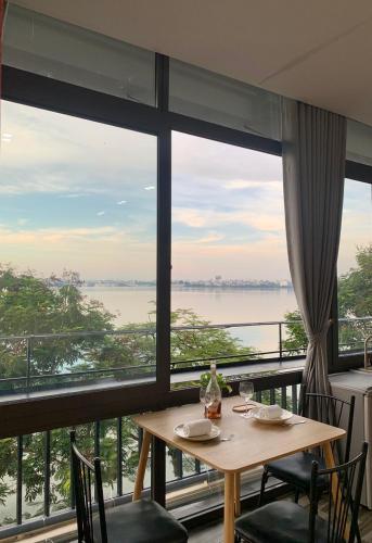 Mhouse 127 waterfront 2 — 4-Star Luxury Hotel in Hanoi, Vietnam
