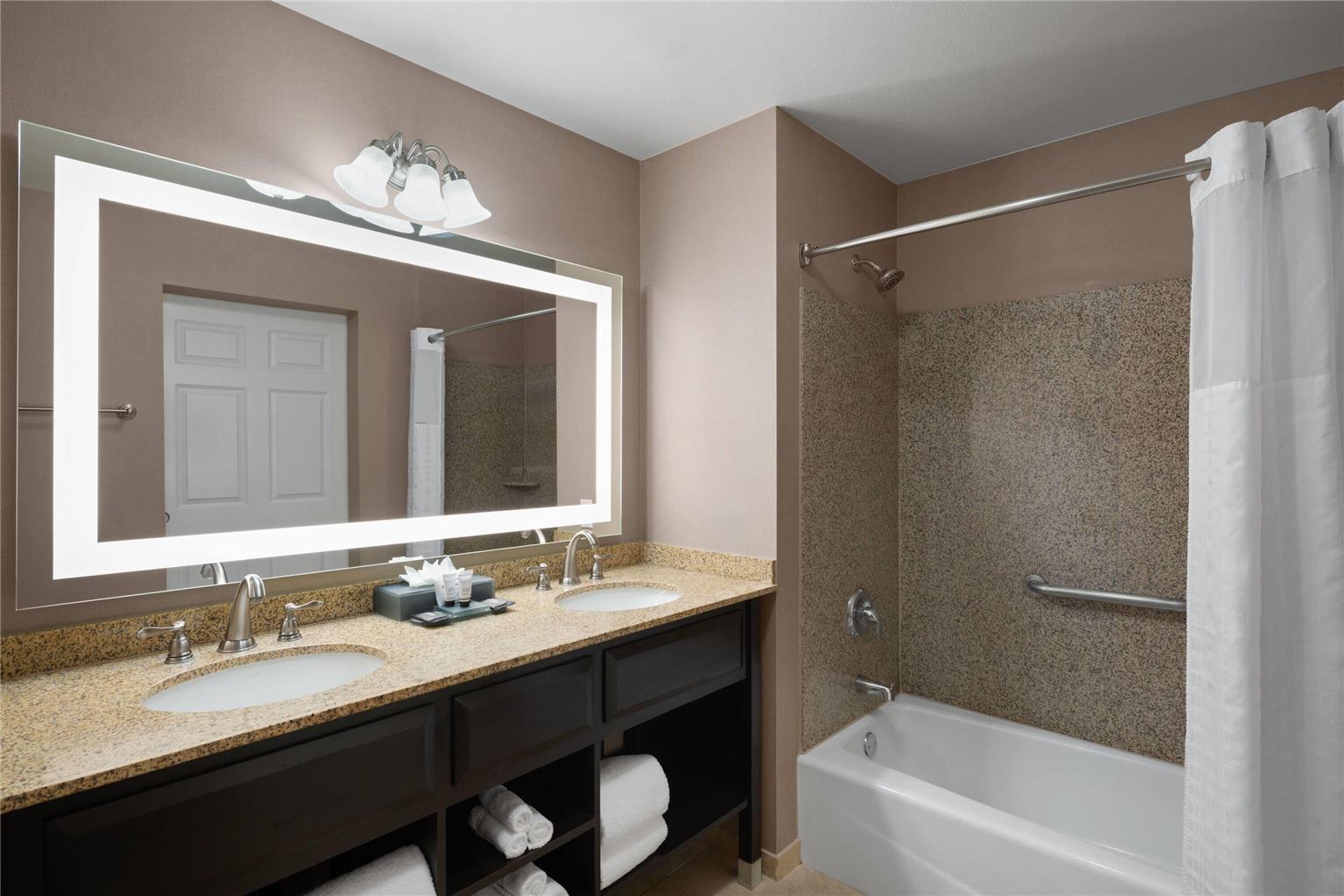 La Quinta Inn & Suites by Wyndham Paso Robles - photo 8