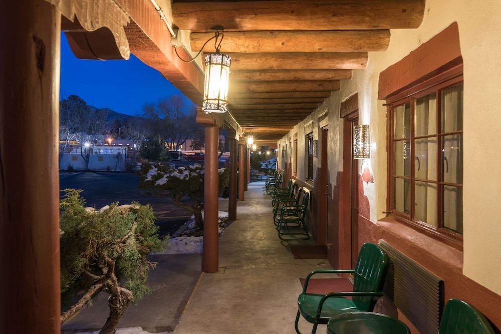 El Pueblo Lodge - photo 48