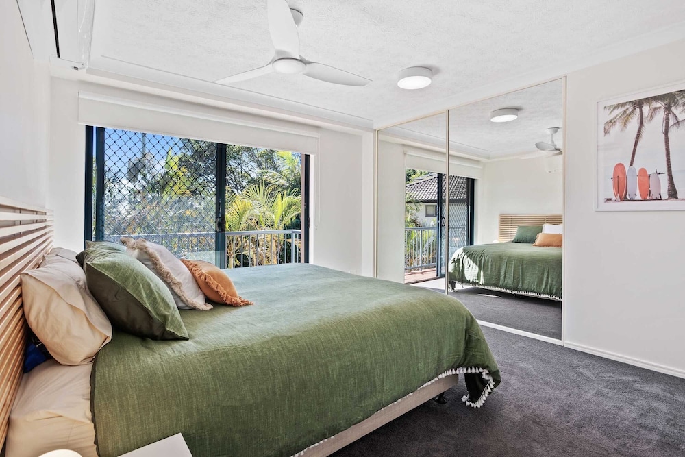 Villa Grande by Burleigh Letting Co — 4-Star Luxury Hotel in Burleigh Heads, Australia