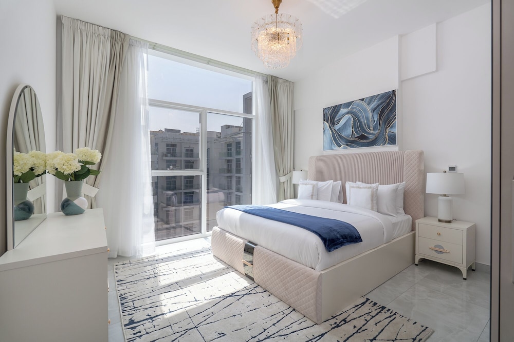 Vogue Pearlz by Danube near Ibn Battuta Mall — 5-Star Luxury Hotel in Dubai, United Arab Emirates