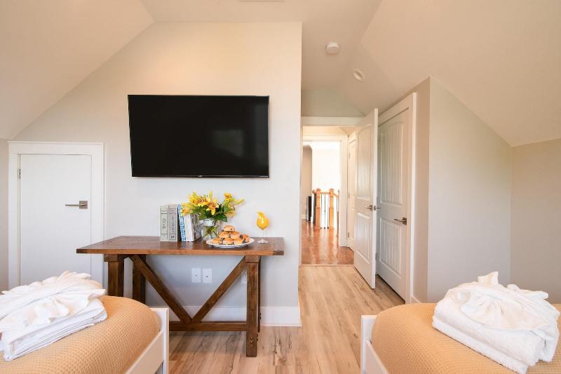 Edgewater By Avantstay Gorgeous Character Lakefron - photo 31