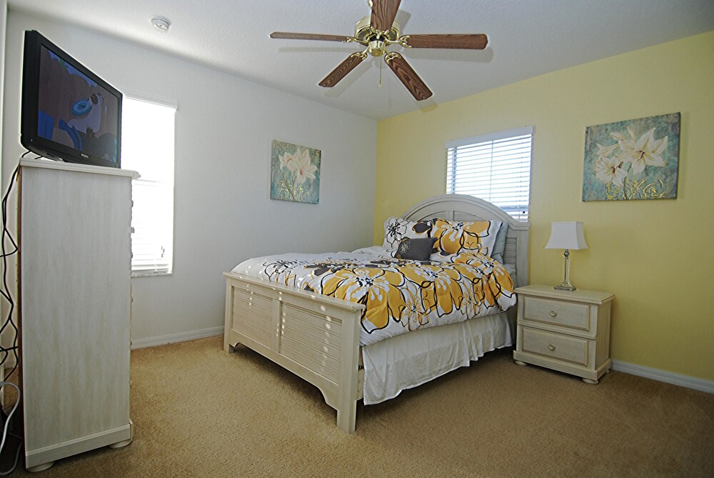South facing Pool With Spa & Games Room - photo 13