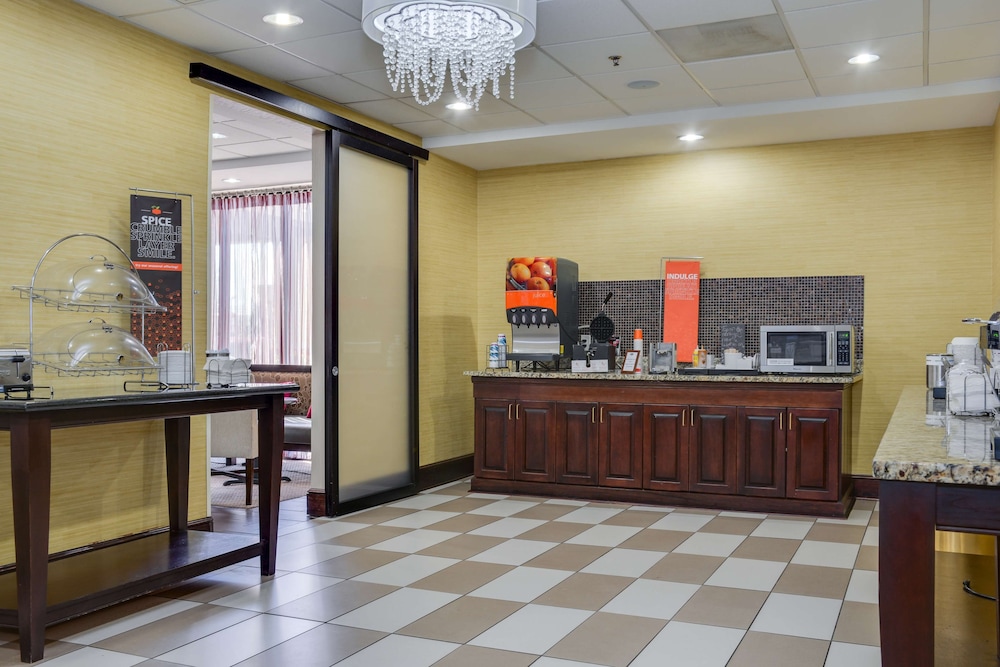 Hampton Inn Atlanta Fairburn - photo 41