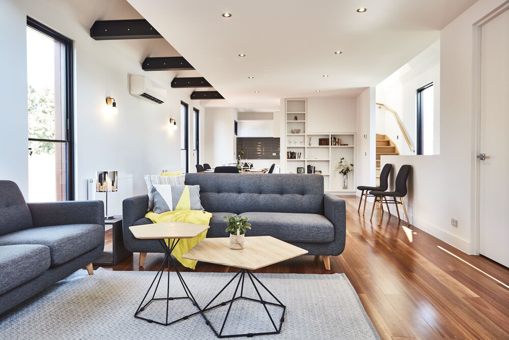 3 Level Architecturally Designed House — 4-Star Luxury Hotel in Richmond, Australia