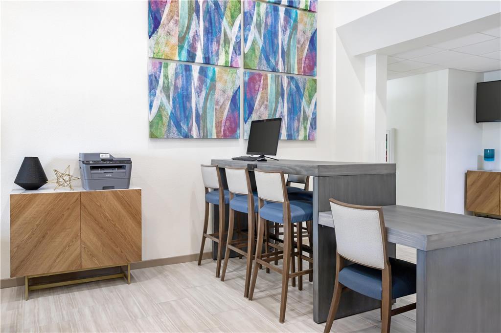 Best Western Plus Executive Hotel & Suites - photo 44
