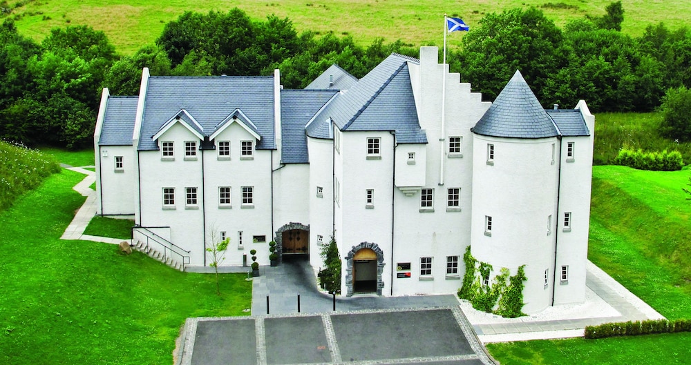 Glenskirlie House & Castle — 4-Star Luxury Hotel in Bonnybridge, United Kingdom