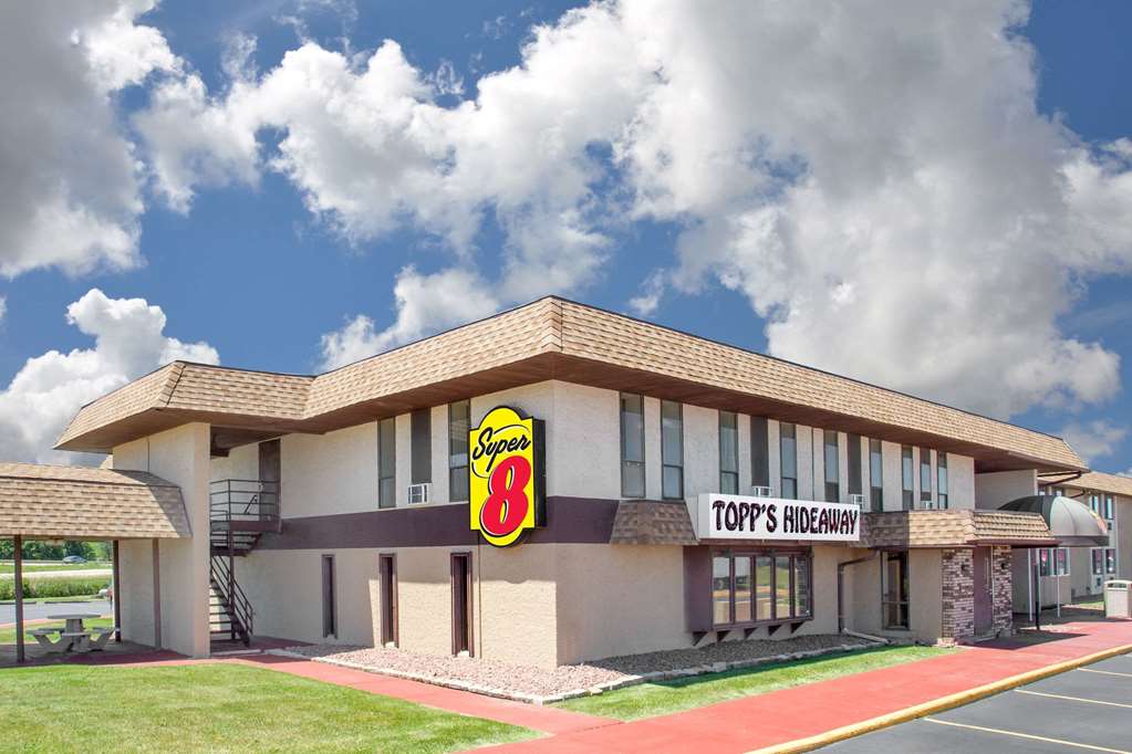 Super 8 by Wyndham Windsor Madison North - photo 2